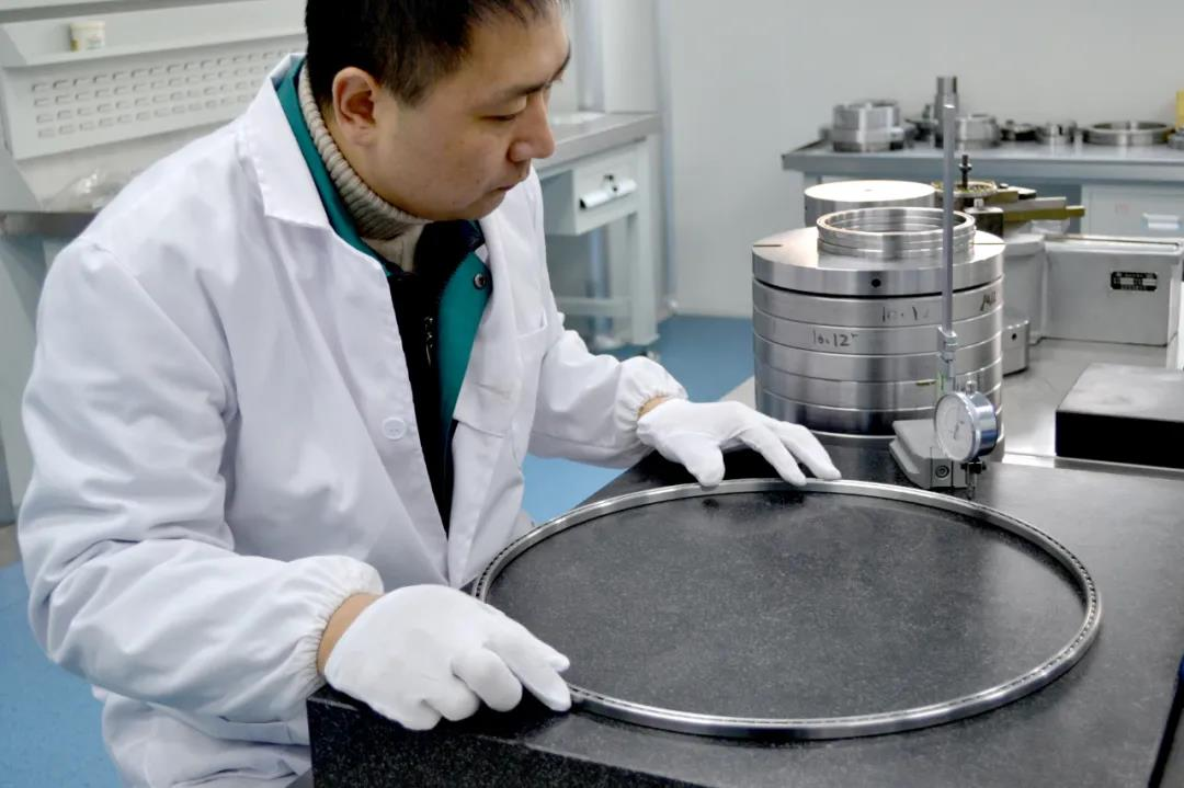 洛陽彙工研制(zhì)出大型不鏽鋼(gāng)薄壁軸承