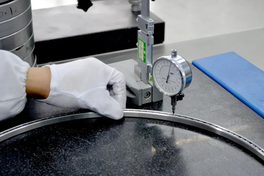 洛陽彙工研(yan)制出大型不鏽(xiu)鋼薄壁軸承